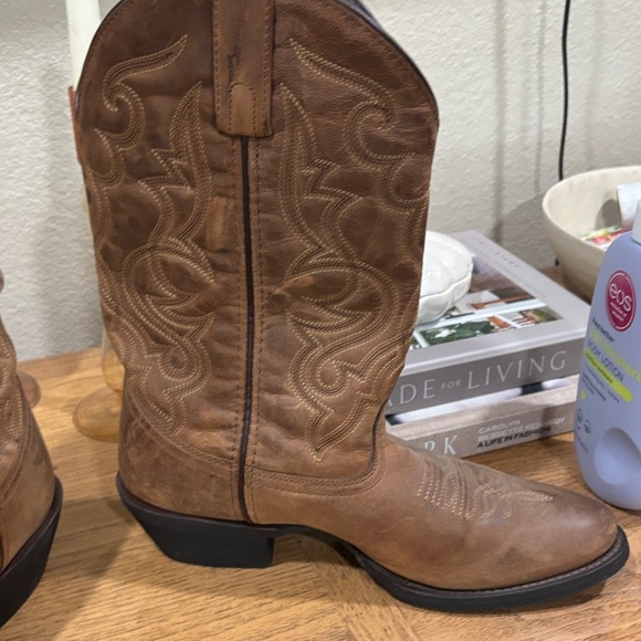 Laredo Brown Heeled Boots - Picture 3 of 7